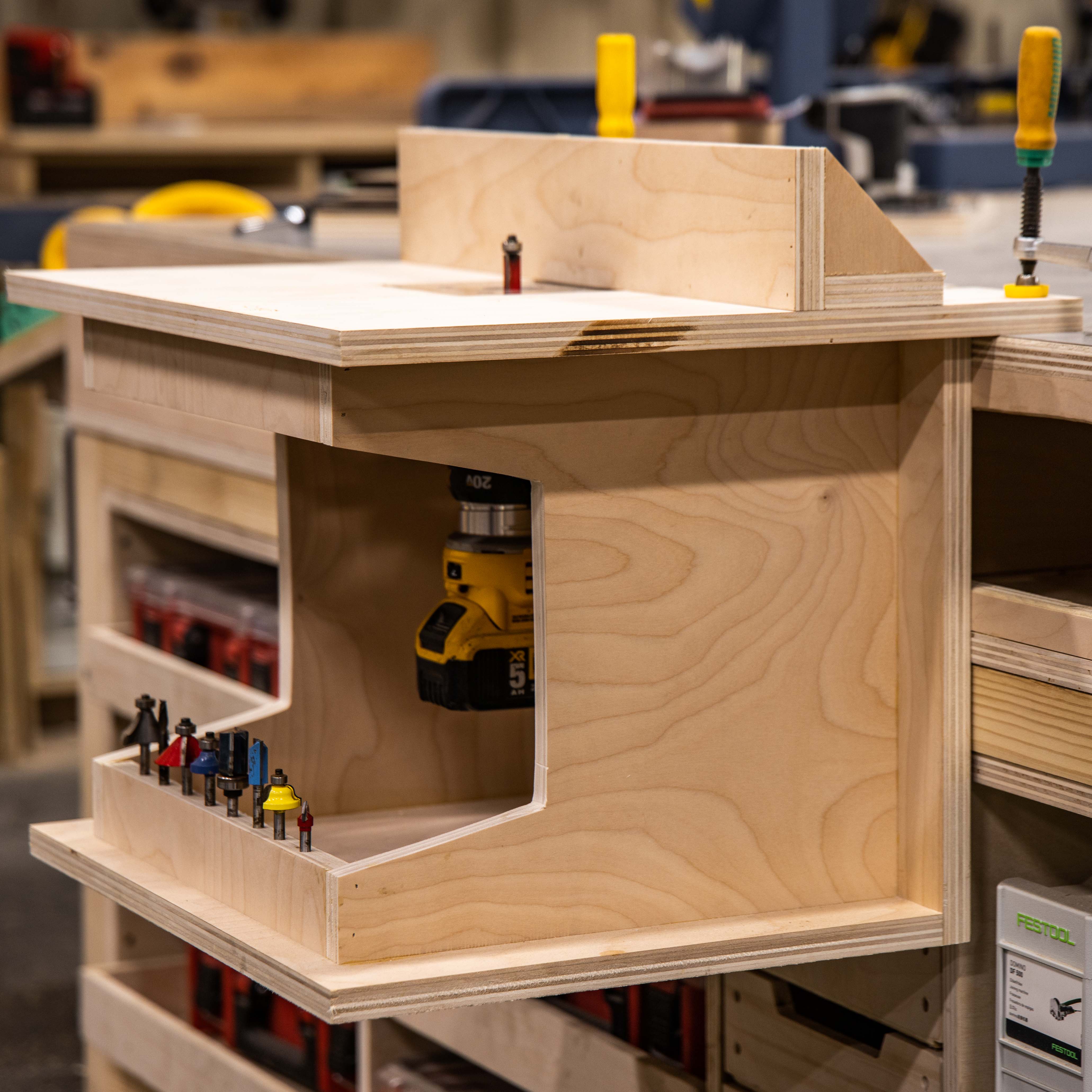 Compact Woodworking Router Table Plan - Image 5