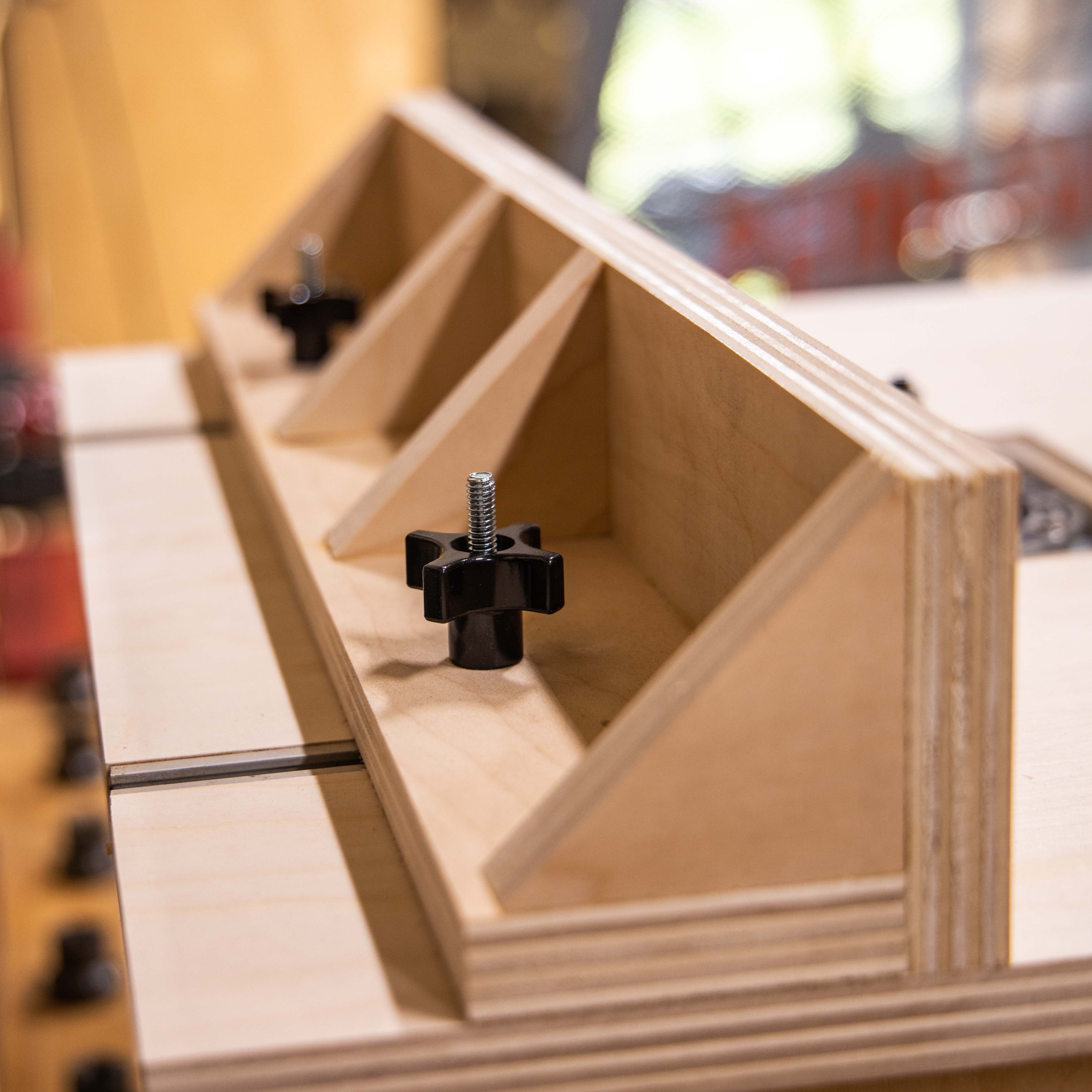 Compact Woodworking Router Table Plan - Image 8