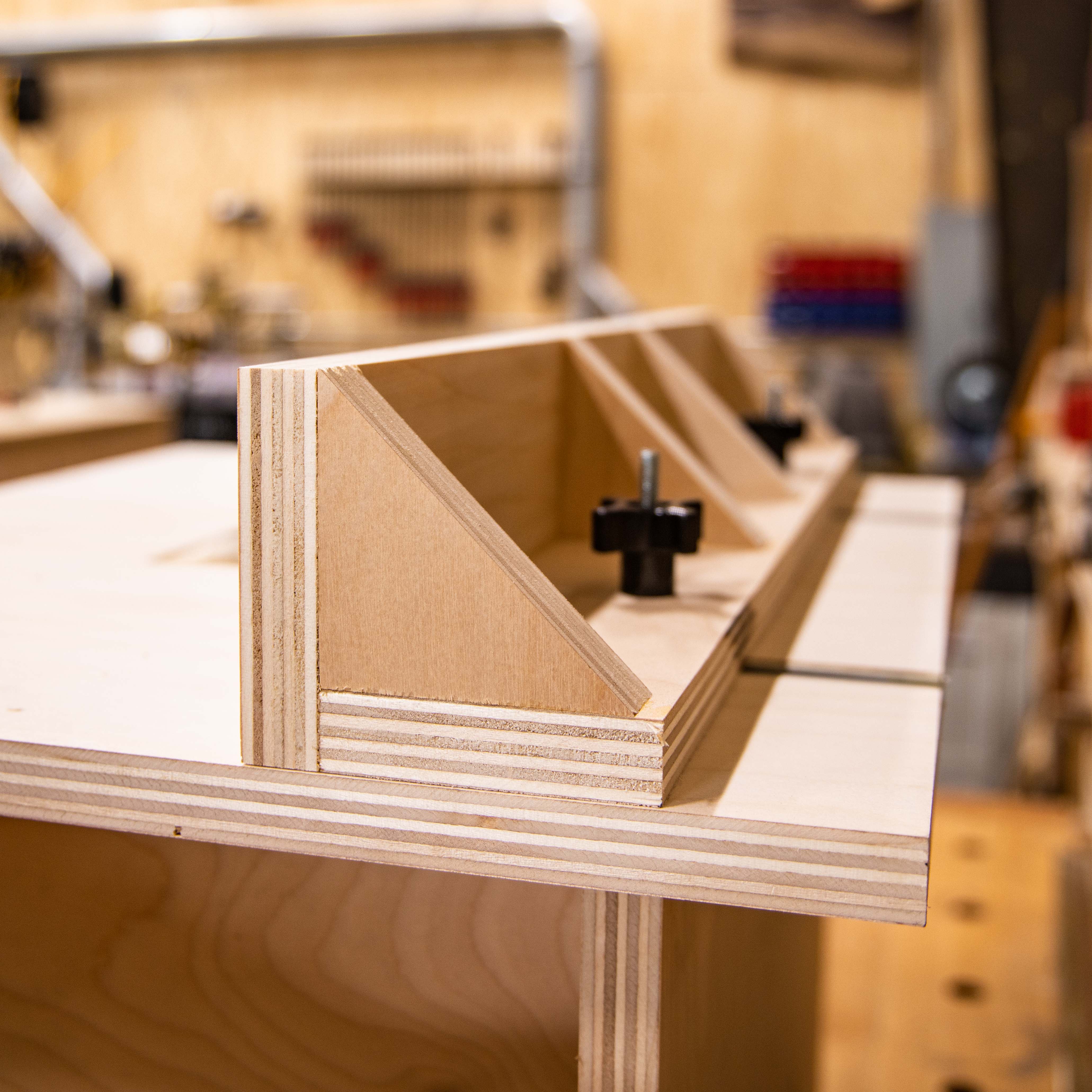 Compact Woodworking Router Table Plan - Image 9